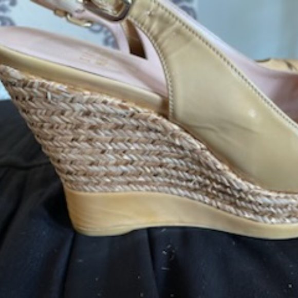 Stuart Weitzman Cream Tan Patent Leather Wedge - Size 7.5 - Picture 5 of 12